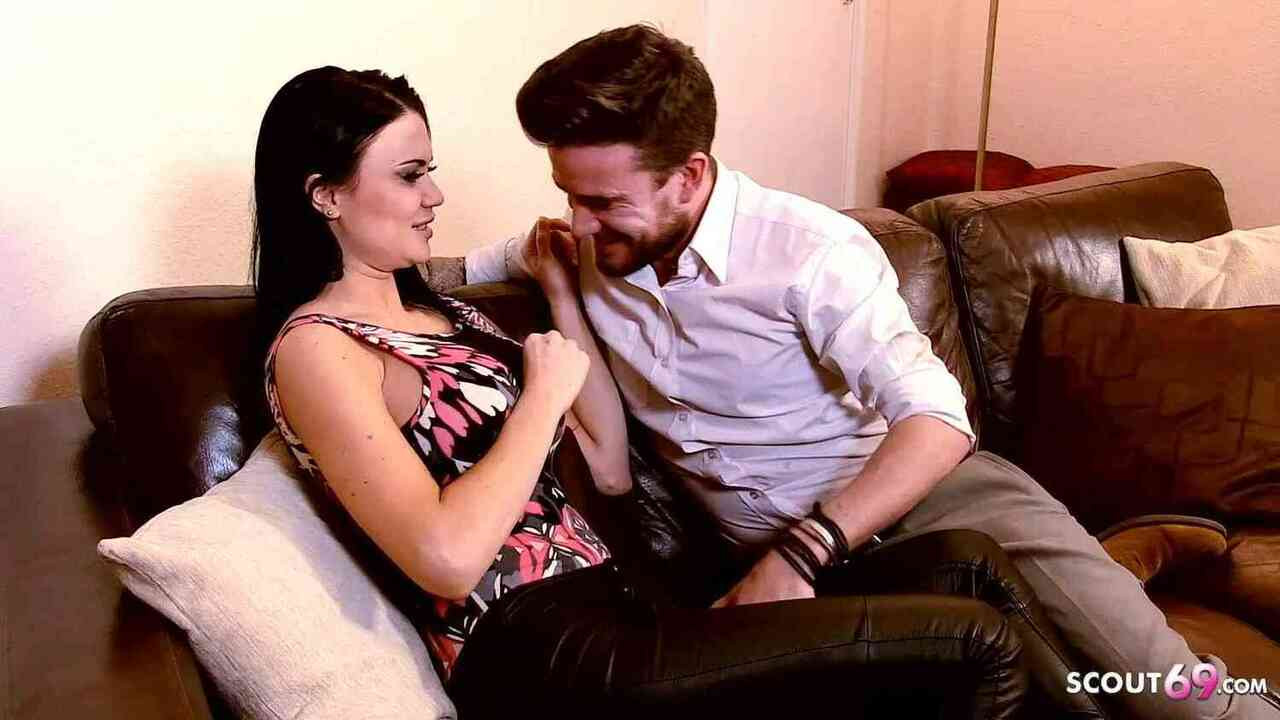 Η σέξι τεκνατζού milf Jasmine Jae Rough τρώει χύσια κατά τη διάρκεια σεξ εξαπάτησης με τεράστιο πούτσο