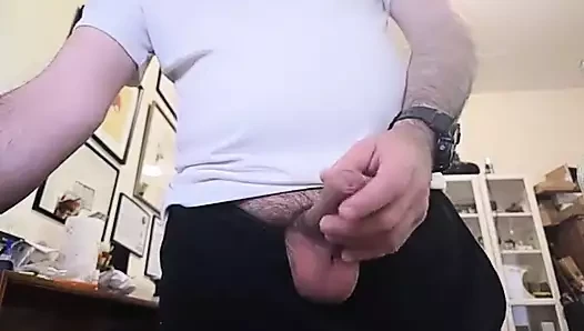 Il bel cazzo di un uomo italiano sborra in ufficio parte 1
