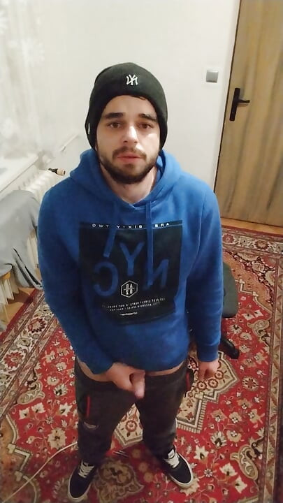 Drkam i svršavam u staru kombijsku cipelu