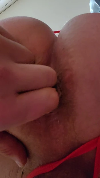 Fingering my ass with 2 fingers