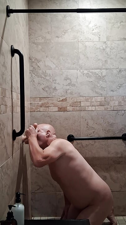 Ali uključite tuš