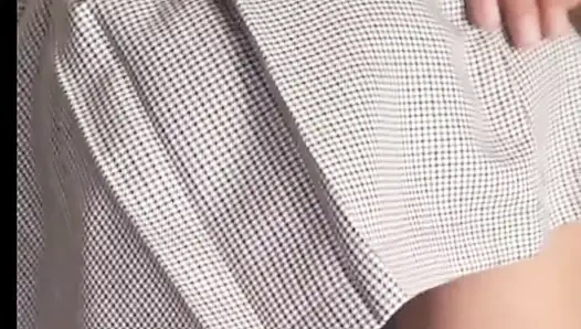 Девственницу-школьницу трахают столько раз, сколько мужчина хочет за несколько монет