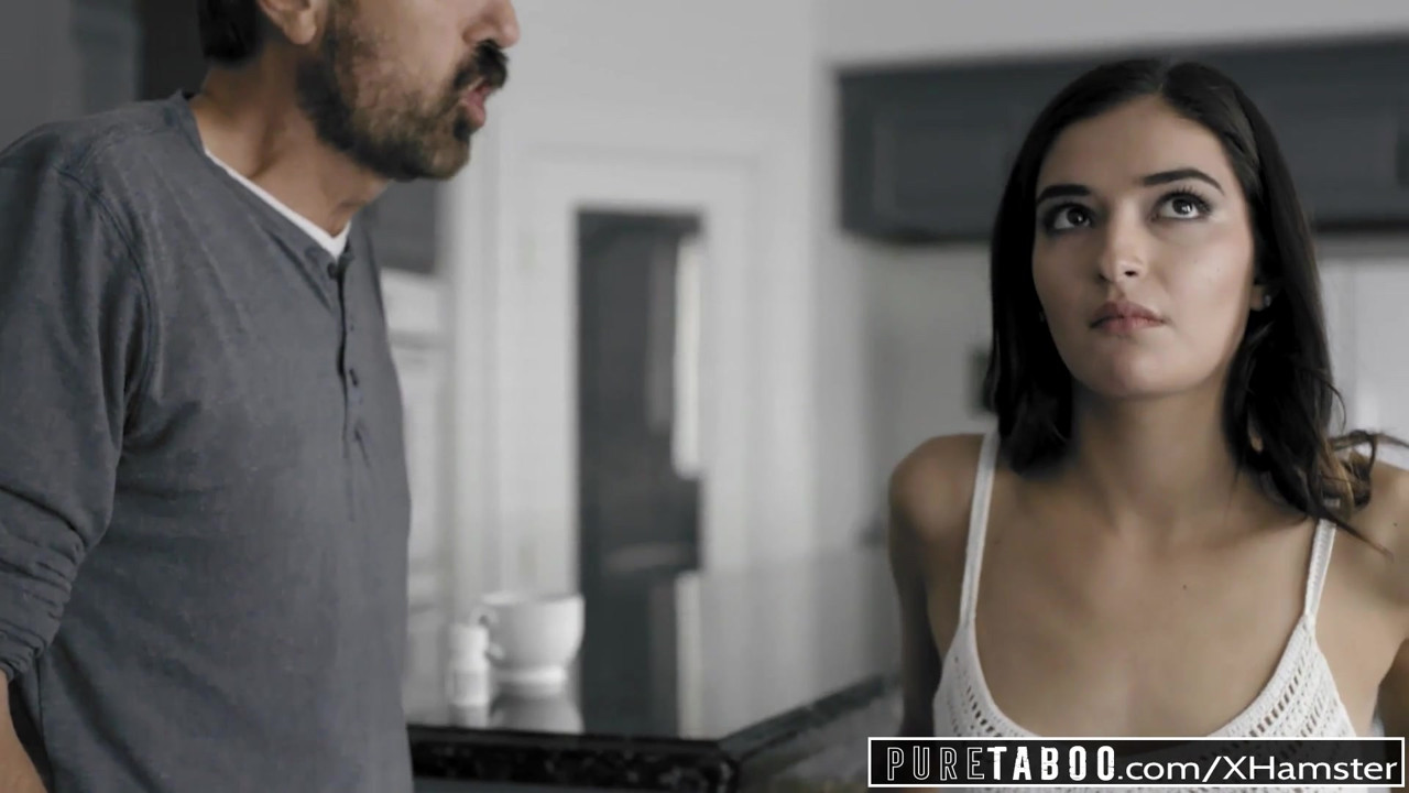 純粋なタブーティーン痴女Emily WillisがStepdadでスパンキング＆中出し