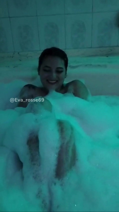 Share a hot bath with me