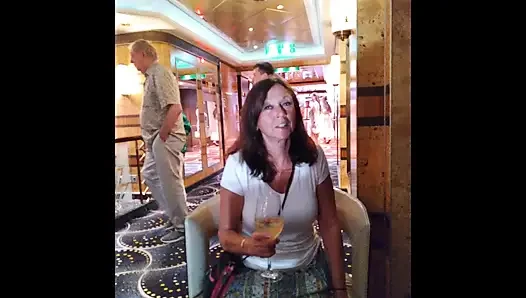 Karibik-kreuzfahrt Mit Sexy GILF MILF Candi Annie