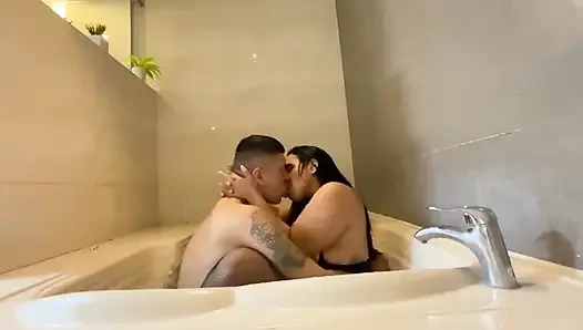 Real Homemade Video of Colombian Couple in the Bathtub