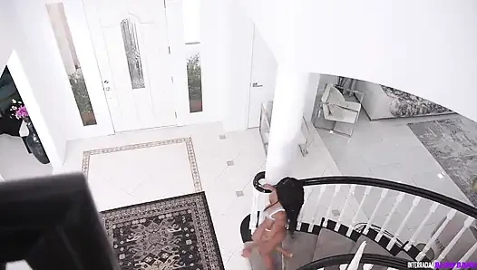 Irklararası oral seks - Cali Sweets sabah proteinini oral sekste alıyor!
