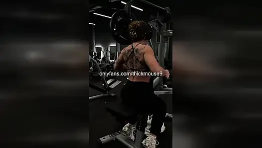 Tiktok genç kızın amcık kayması: kazara bakire maruziyeti!