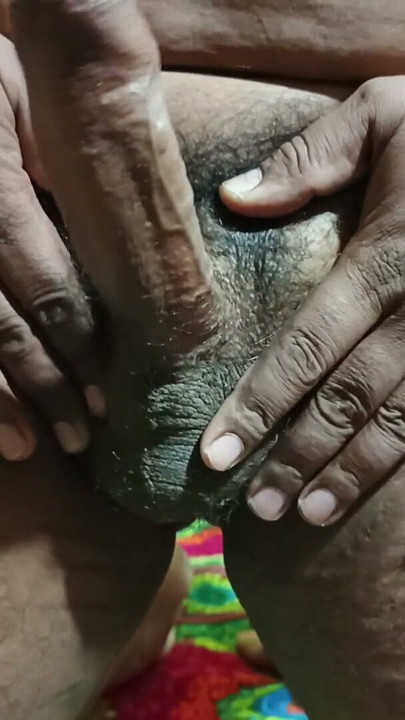 Ja sam mladi dečak koji trese njegov penis, ejakulira i stenje od bola. | Klip 2