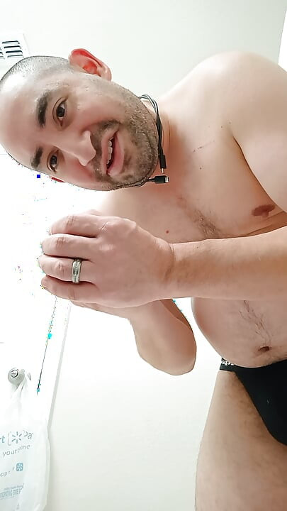 Dương vật giả, jockstrap, và vòng cu.