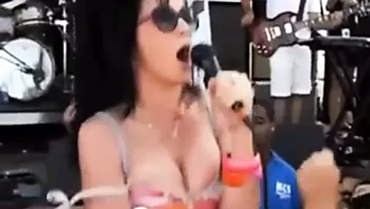Katy Perry with her big boobs bouncing