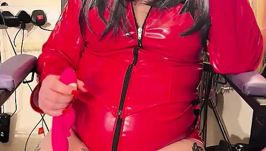 MISTRESS SHIRLEY HAVING A BREAK BETWEEEN SLAVES