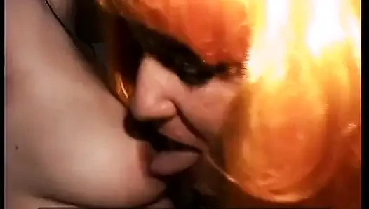 Aksi hot lesbian jerman yang akan muasin mereka pakai mainan seks