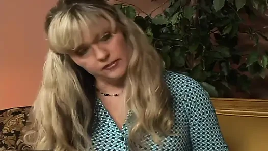 REMASTERED MONDAY: akuntan pajak Beth Ann, 42, mengaudit dia