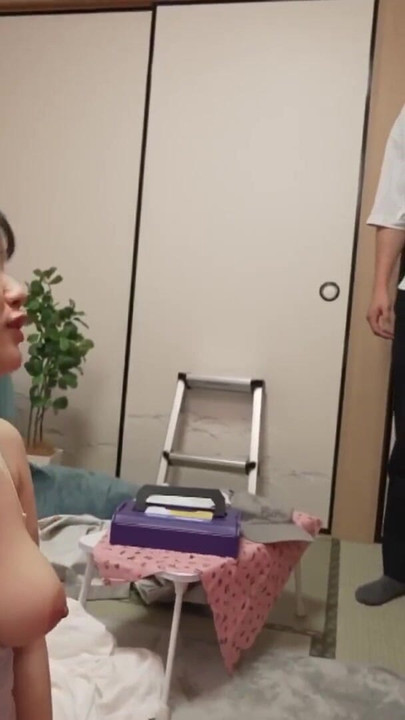 Nagisa - Κοιτούσες τα βυζιά μου, έτσι δεν είναι; - Δελεάζοντας τον επισκευαστή κλιματιστικών με τα βυζιά της 2 | Κλιπ 1