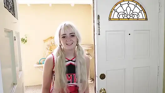 18 Year Old PAWG Annie Archer Goes All the Way!
