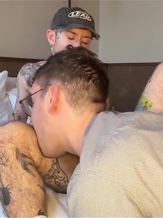 Clothed Geek Matthew Finns Worships Tattooed Dom XXX Skips Ftm Pussy