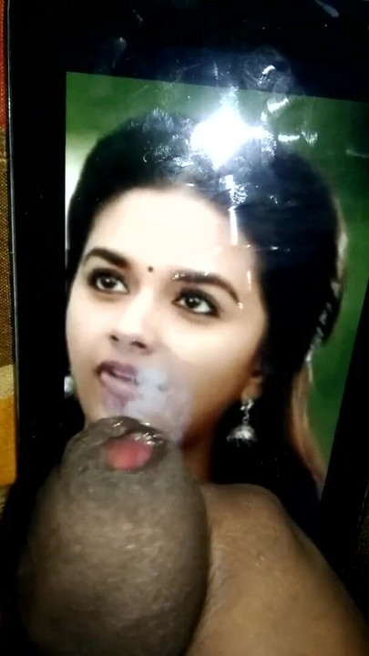 Zapanjujući trenutak iz "Keerthy Suresh Cum Shower"