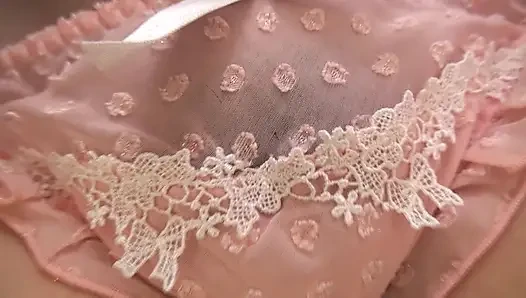 Azgın asyalı kadın adamla sikişiyor
