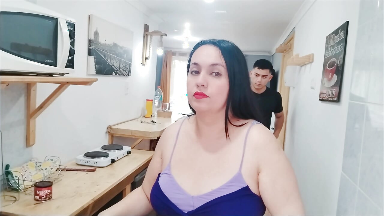 Stepson catches his stepmother in the kitchen to fuck and have unexpected sex