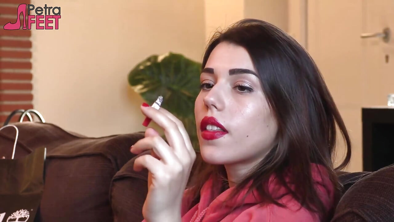 Merokok dengan cewek cantik Italia