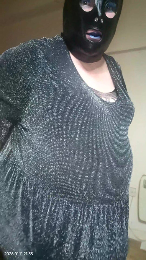 BBW TV posing in sparky black dress