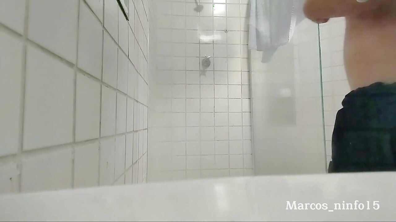 ฉันเดินทางไปเมืองหลวงและพักในโรงแรม 2 ดาว! ตอนกลางคืนฉันอาบน้ําในโรงแรมที่แย่ที่สุด