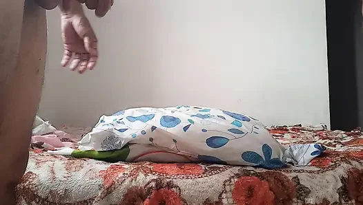 Geile desi, alleinerziehende mutter lutscht meinen schwanz so gut und gibt mir ihren engen arsch