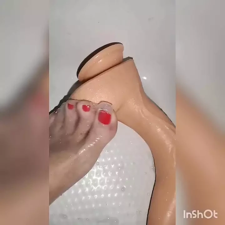 Dildo(27cm) footjob dengan kondom