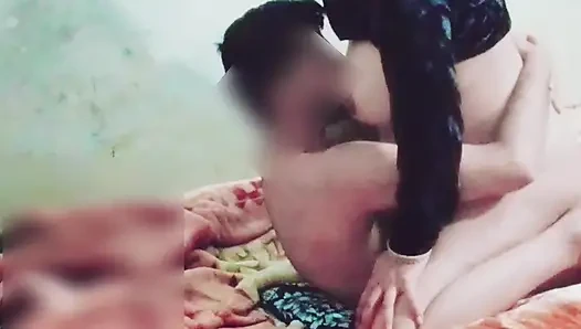 Pamela Flores - doggystyle grandi tette oscillano (scena di sesso)