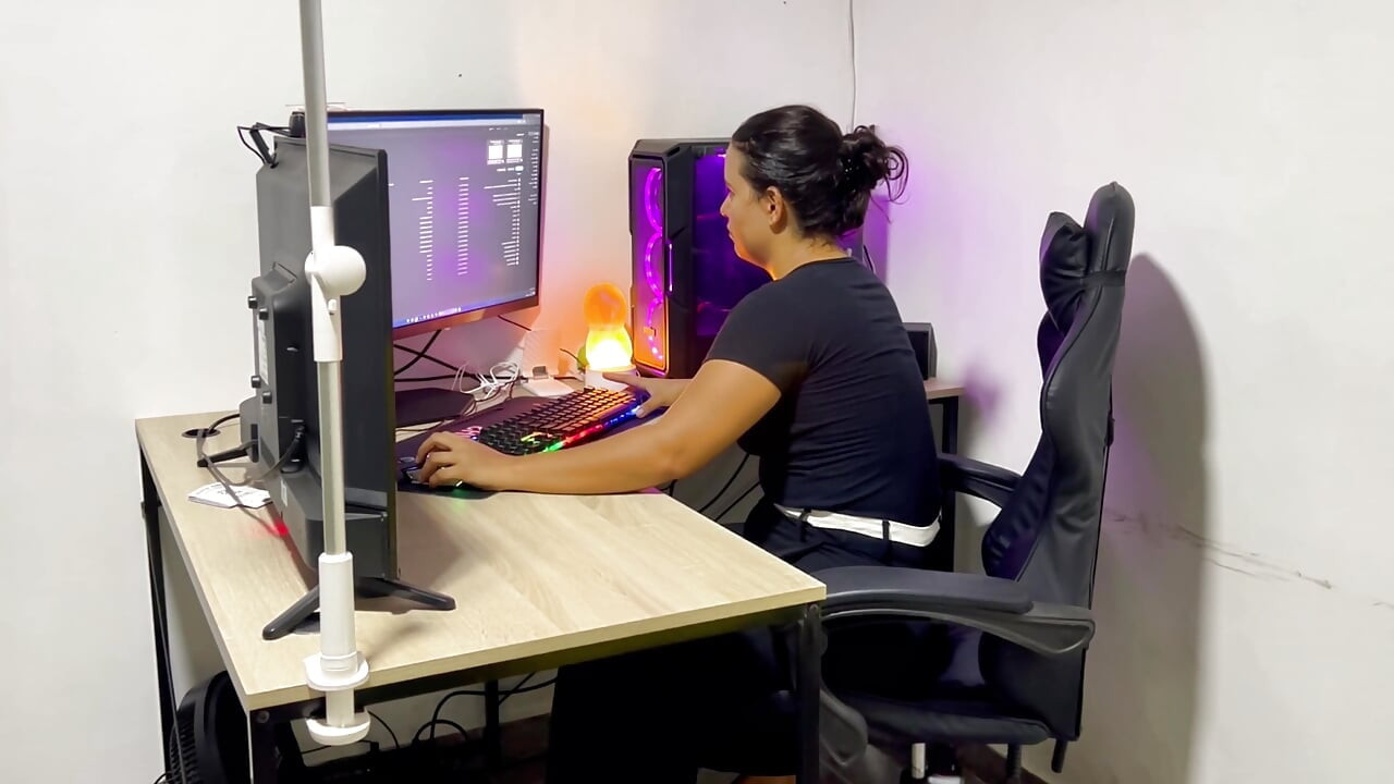 Esposa Engañando Al Marido En El Trabajo Con El Jefe