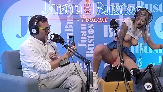 Besser als ihr spielzeug! Mollysmith Squirtet überall auf der Sybian-Maschine auf Juan Bustos Podcast