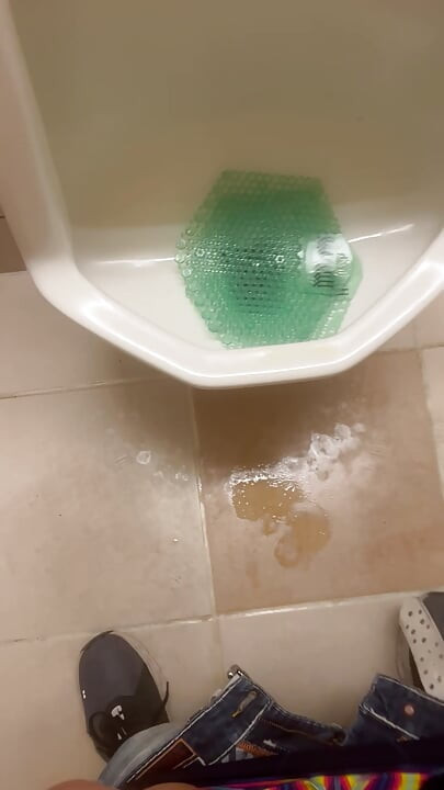 Dirty Hospital Urinal Play!