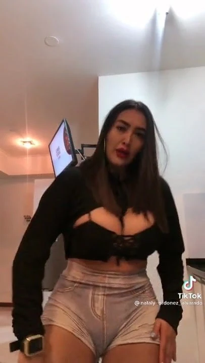 Tik tok ass shaking
