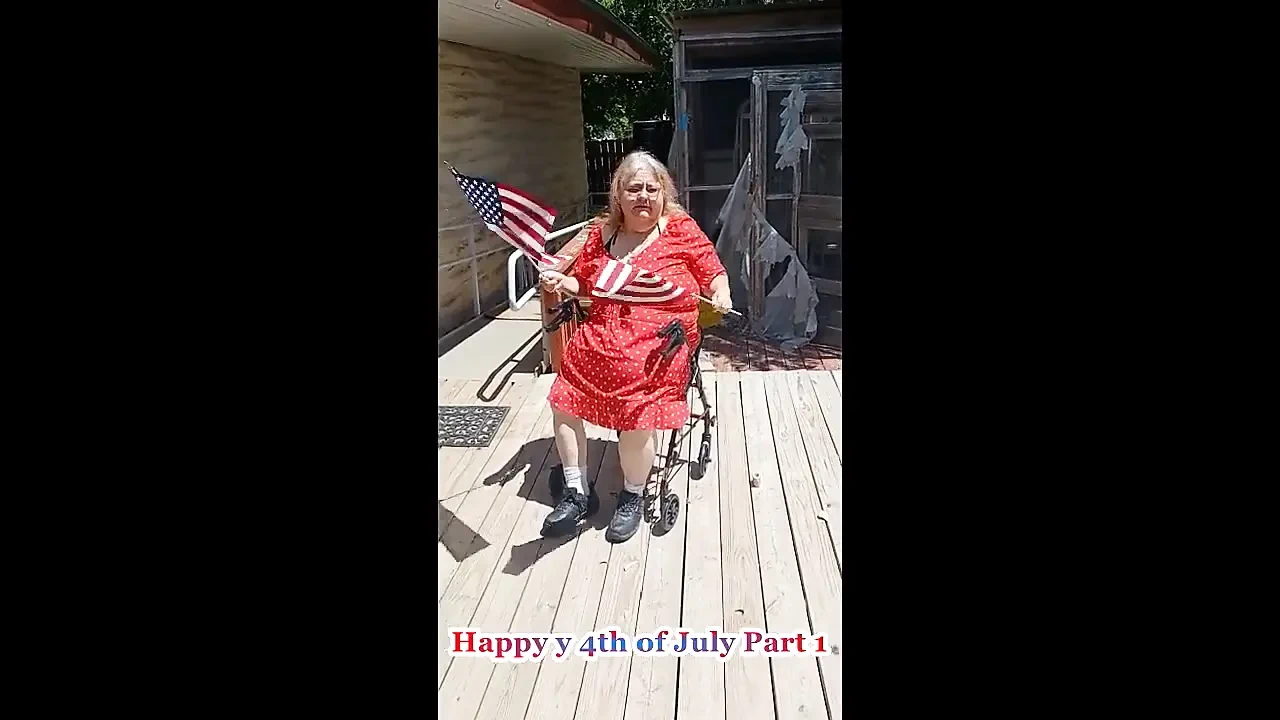 7月4日的快乐迟到脱衣舞挑逗视频