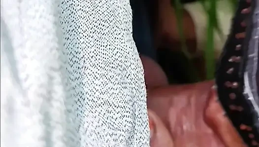 Auf den Feldern, meine ältere Schwägerin, Schwager, ich will deinen Schwanz lutschen, Kasu Bhabhi, das Wasser meiner Ladung trinken, es ist niemand auf dem Feld.