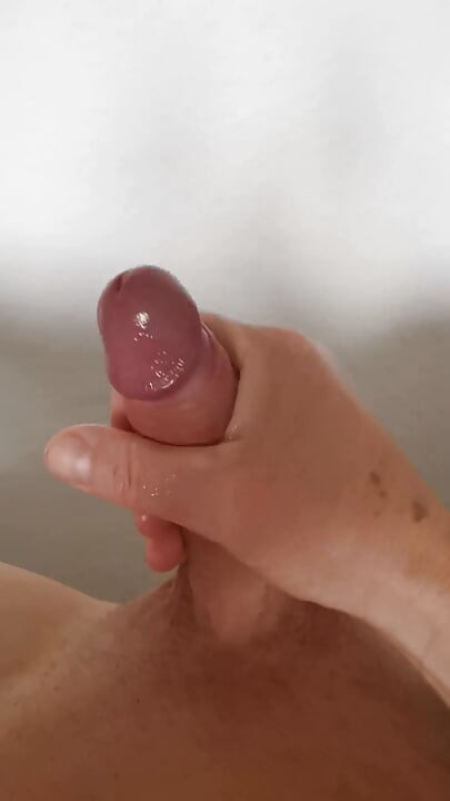 俺はチンポをピクピクさせる
