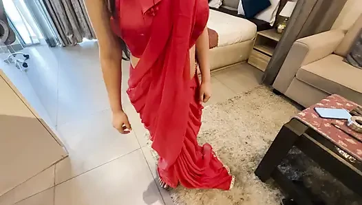 Malkin ke pair daba ke naukar ne seduce Kiya hardcore chudai