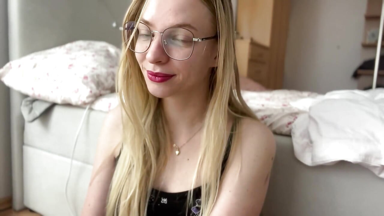 Bạn hẹn hò với một cô vợ nóng bỏng cuckold nhập vai asmr năng động