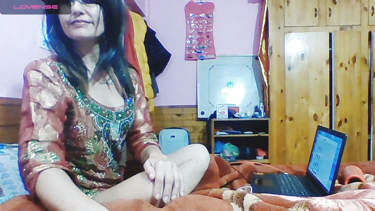 Milf with gorgeous Blowjob surprised a handsome guy