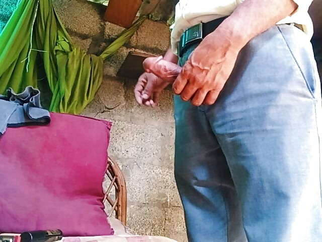 Γέρος αυνανίζεται με μεγάλο πέος
