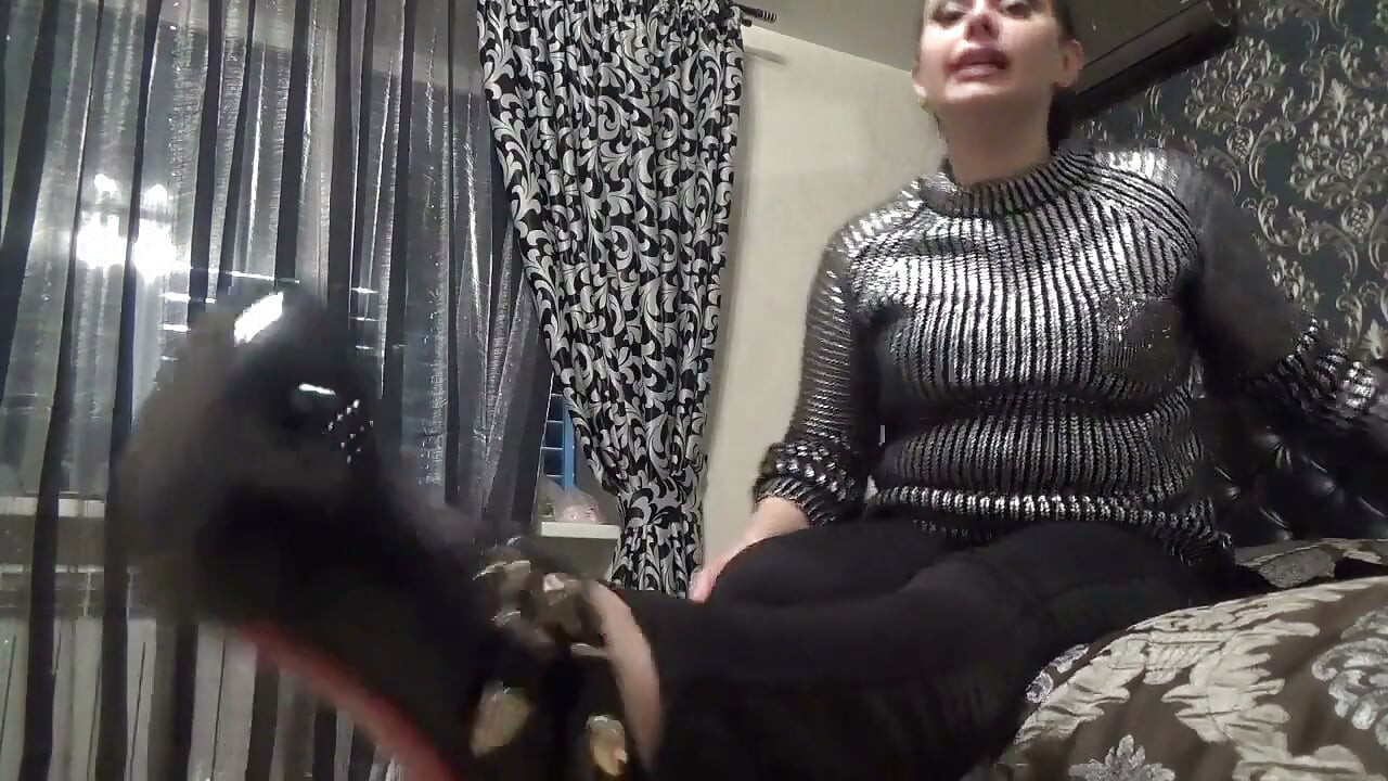 Shoe Worship & 3 Minutes for Cum