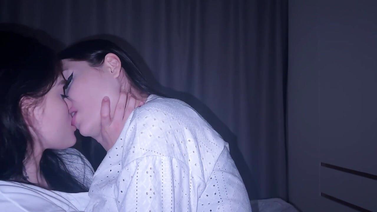 เย็ดเลสเบี้ยนที่เร่าร้อนที่สุด