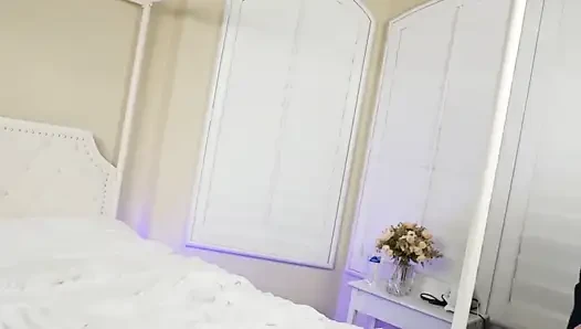 Çarpıcı seksi Kitana karısını aldatmasına neden oluyor