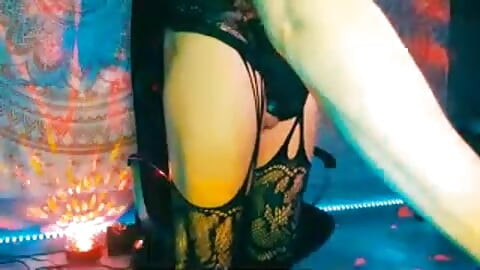 Despiadado. Sin cerebro. En blanco. Muñeca bimbo.