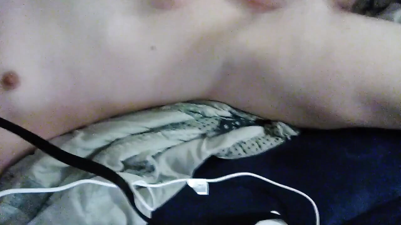 Krage och koppel naken transgirl spela W / egen cumload, efter orgasm