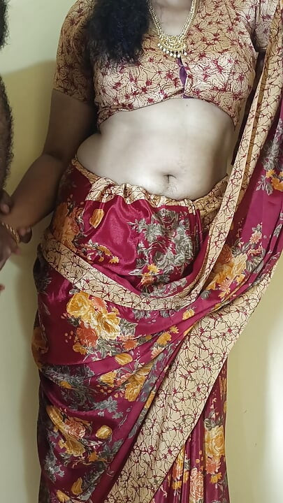 Red color saree cheating Housewife 1