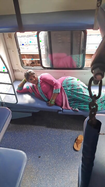 💦TRAIN TOILET TAMIL BHABHI Tamil housewife cowgirl Jennifer fuck very hard