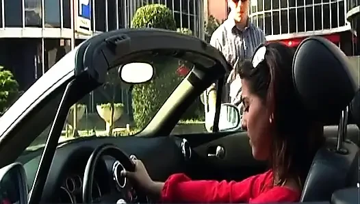 Olgun esmer ıslak anal seansında genişliyor