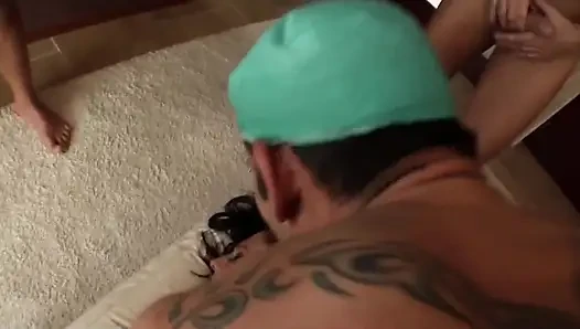 Aleta Ocean genç, süper seksi ve azgın mini grup seks yapıyor